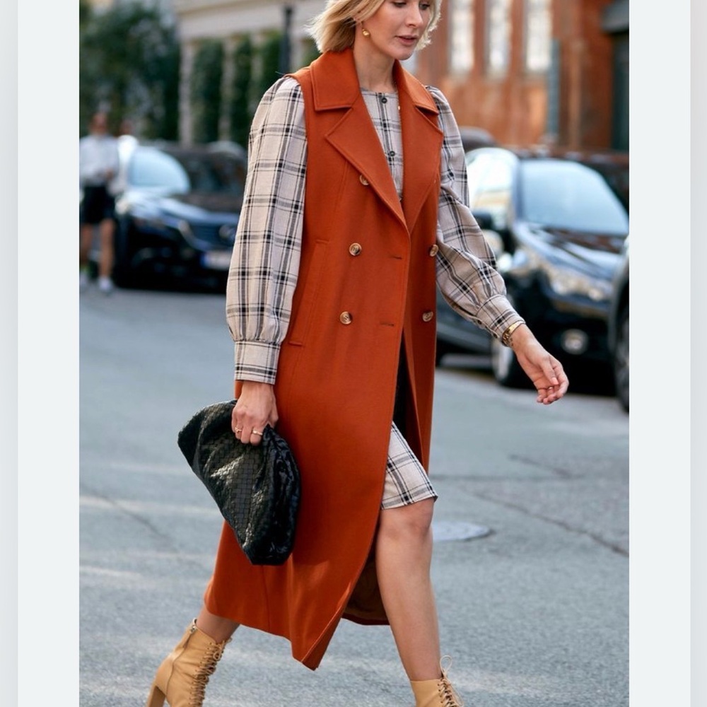 Gestuz sleeveless coat in 36